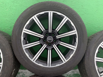 Комплект оригинальных дисков на Audi Q7 New R20