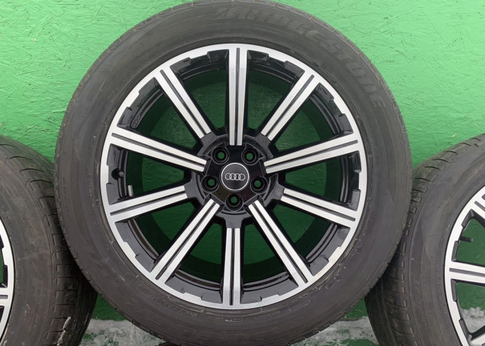 Комплект оригинальных дисков на Audi Q7 New R20